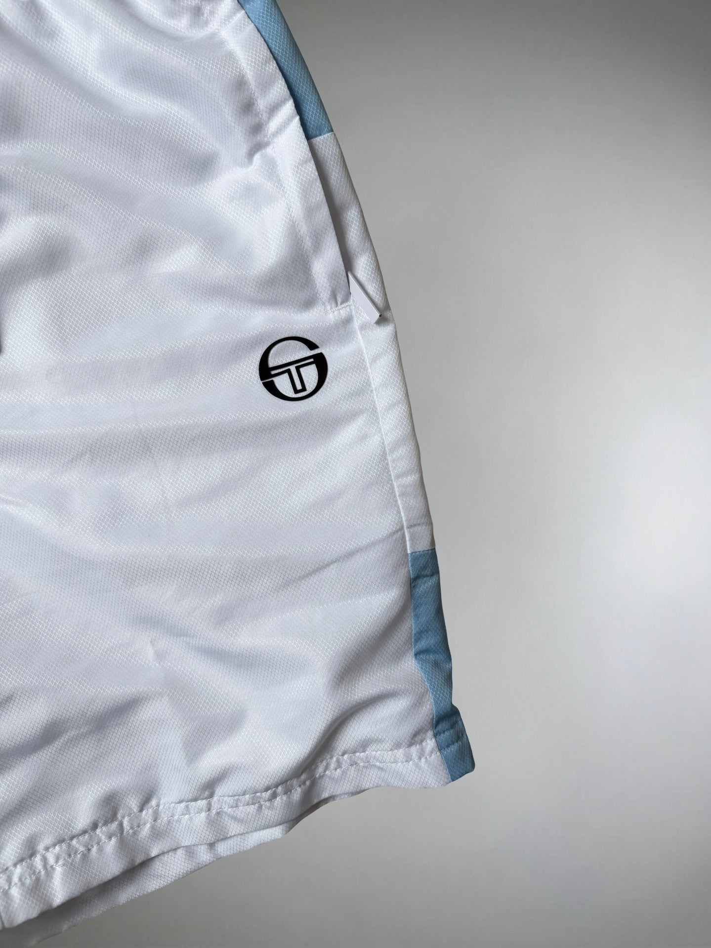 Vintage Sergio Tacchini Shorts (S-M)
