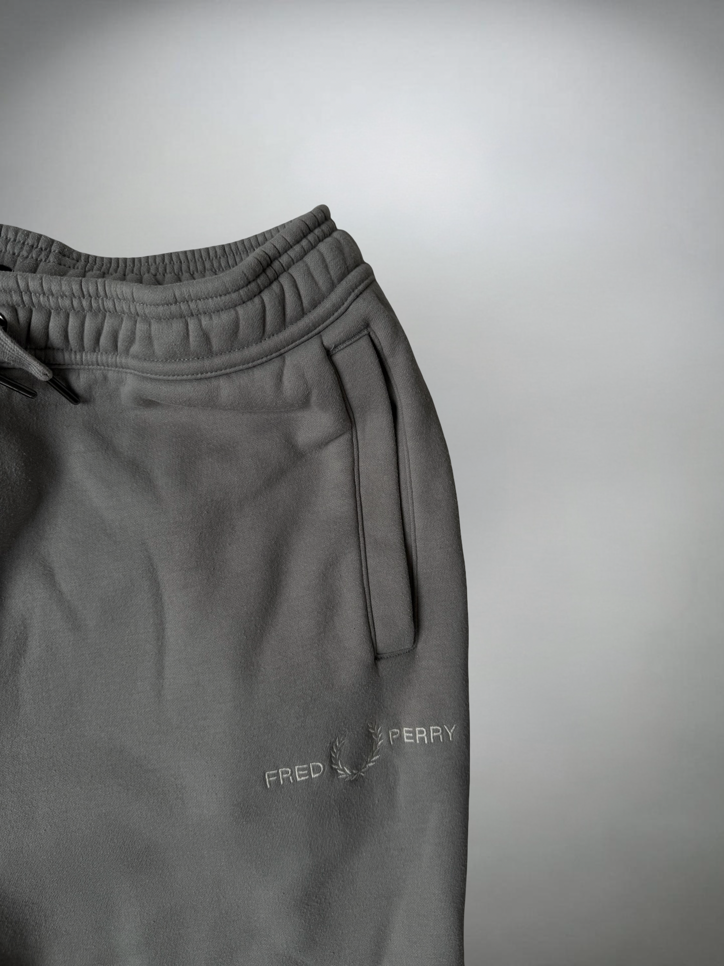 Vintage Fred Perry Jogger (S-M)