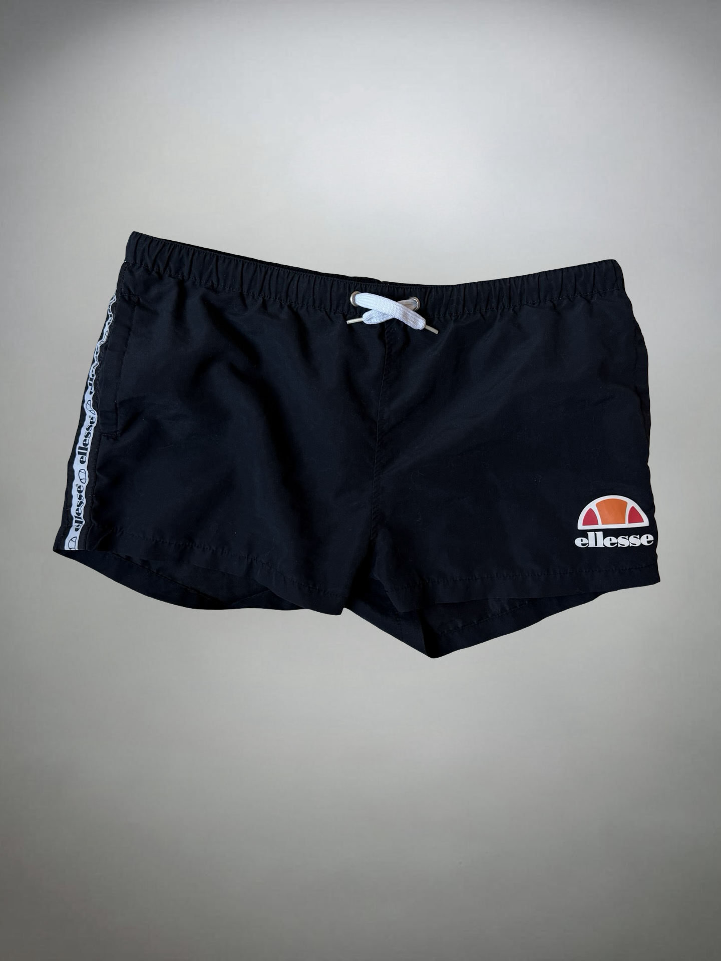Vintage Ellesse Shorts (M)